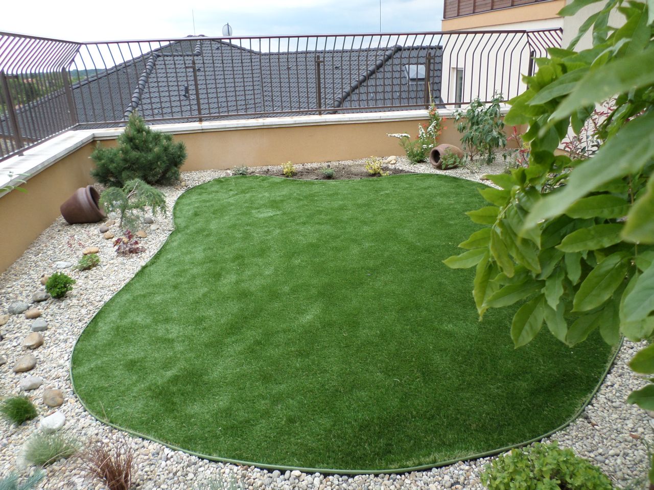 Tetőkert Zöldfelület kialakítása - Kiss Kertész referencia